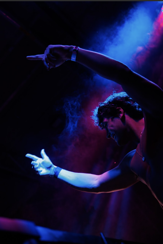 T-MØTION controlling the room with both arms raised